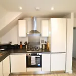 Egham Modern Two Bedroom Apartment
