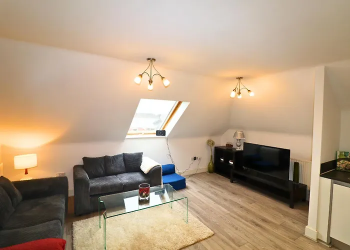 Egham Modern Two Bedroom Apartment