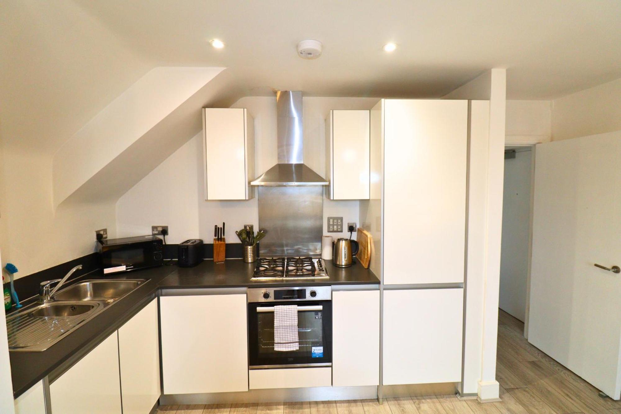 Modern Two Bedroom Apartment *
